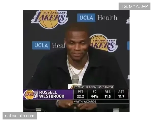 戴维斯与队友默契配合解析