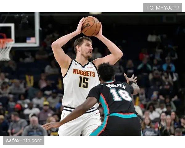 斯蒂芬·卡斯尔无球跑位，较上季更能拉开约基奇空位