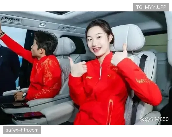 昌雅妮直播间刚刷完高奢包，转头却背着土味双肩包？这反差太有戏了